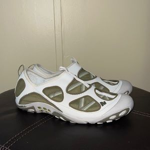 Merrell Mangrove tan Olive Green Slip on Shoes